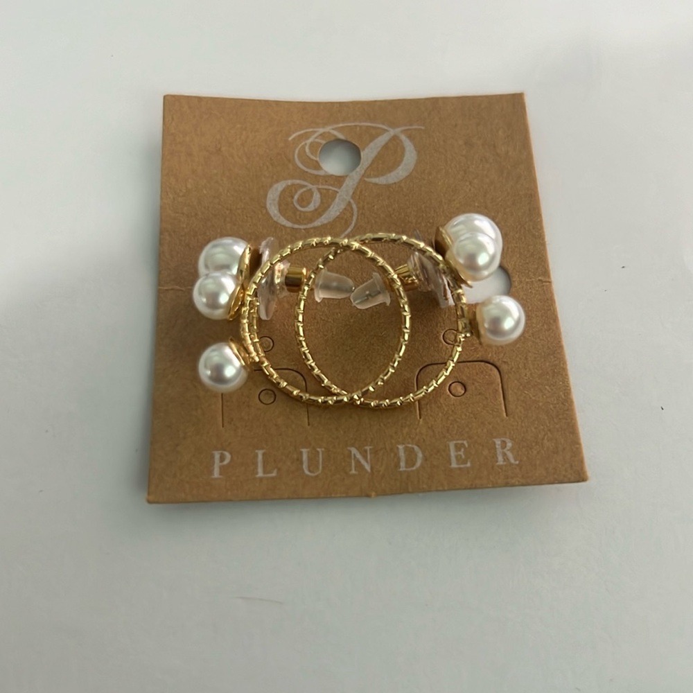 Pearl and gold earrings